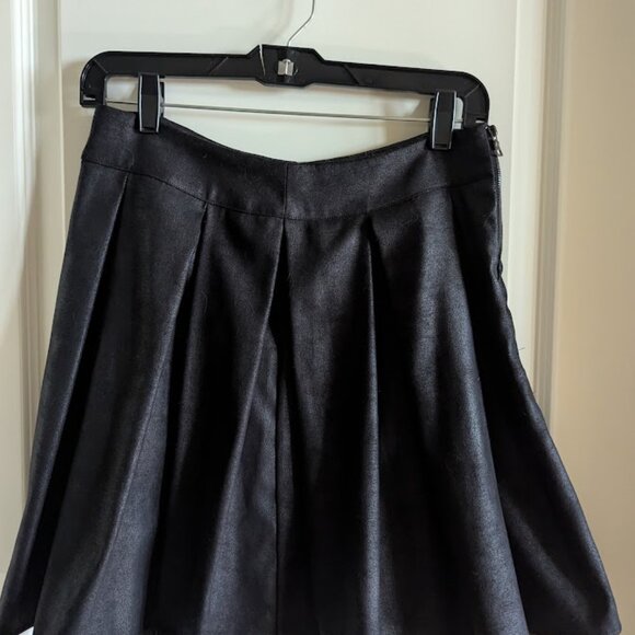 Saks Fifth Avenue Black pleated faux suede skirt M (RED Label) - Picture 2 of 4